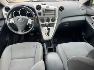 Toyota Matrix 2009 Gold