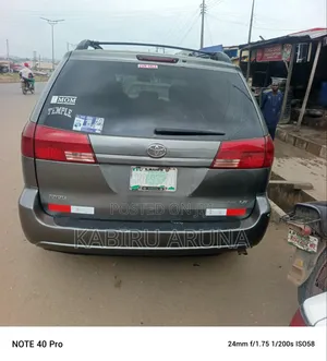 Toyota Sienna 2004 Gray
