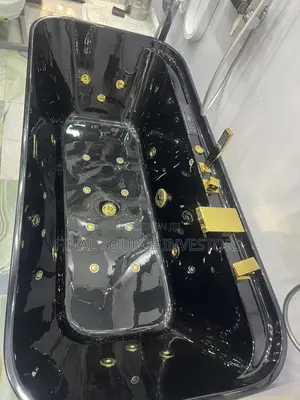 Luxurious Acrylic Bath Tub With Jet Black Color