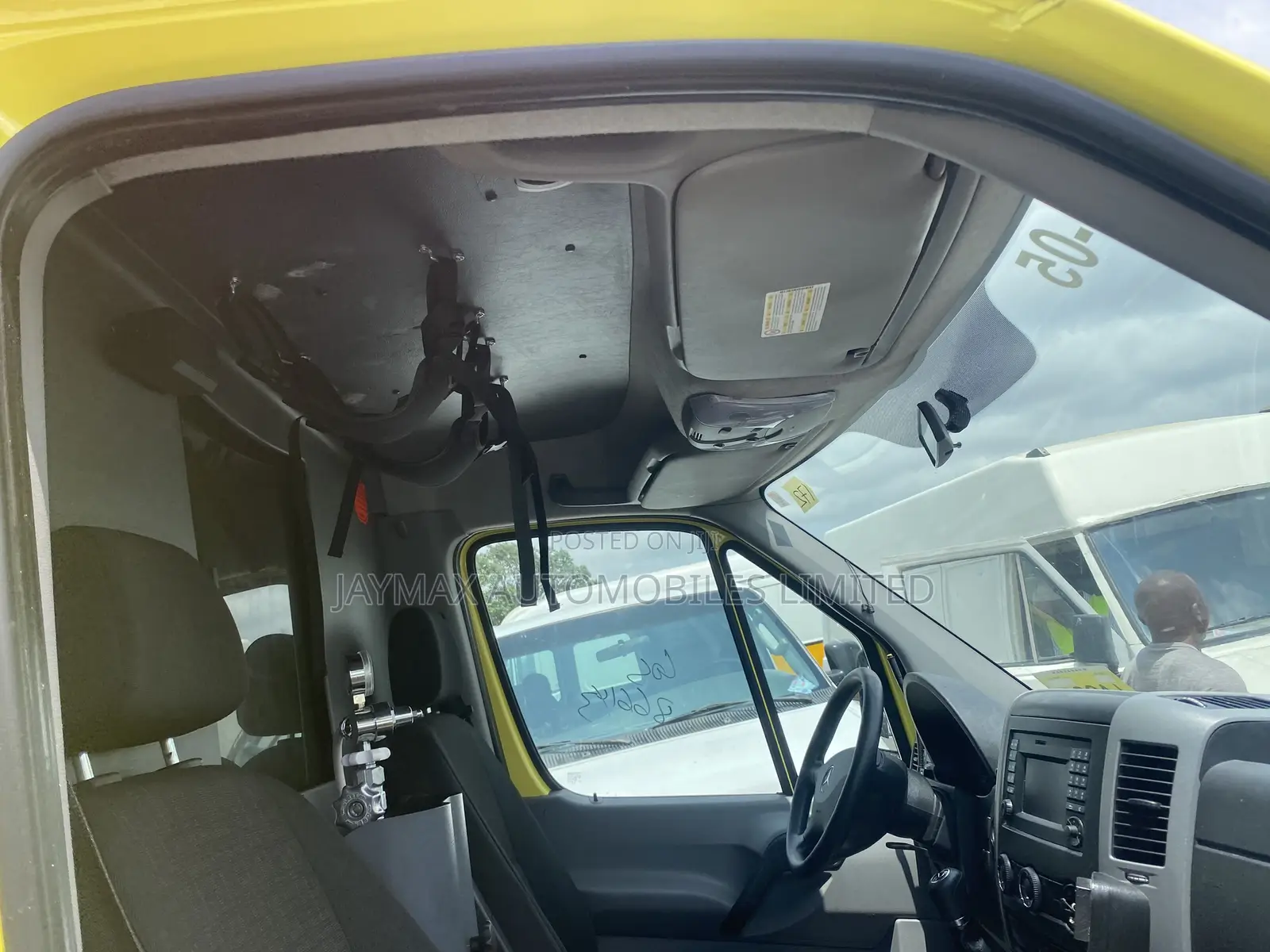 Mercedes-Benz Sprinter 2018 Yellow