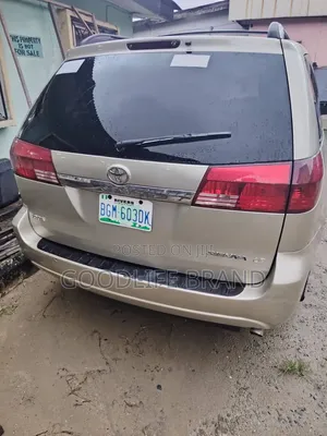 Toyota Sienna XLE Limited FWD 2006 Gold