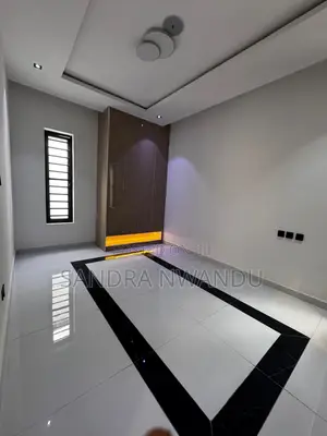 5bdrm Duplex in Chevron for sale