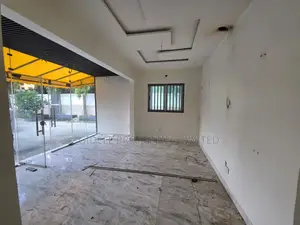 42SQM Shop / Office Space on the Ground Floor