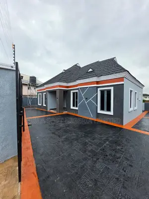 3bdrm Bungalow in 📍 Behind Icast Akoto, Akala Express for sale