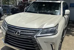 Lexus LX 2018 White