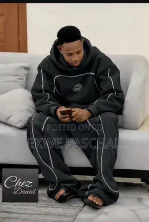 Stylish Men's 2-Piece Tracksuit – Black
