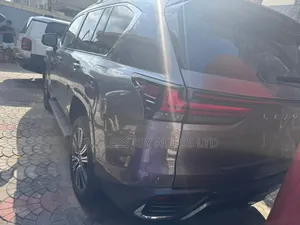 Lexus LX 600 2025 Gold