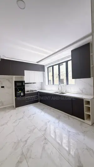 4bdrm Maisonette in Lekki Phase 1 for sale