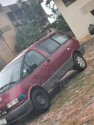 Toyota Quantum 2000 Red