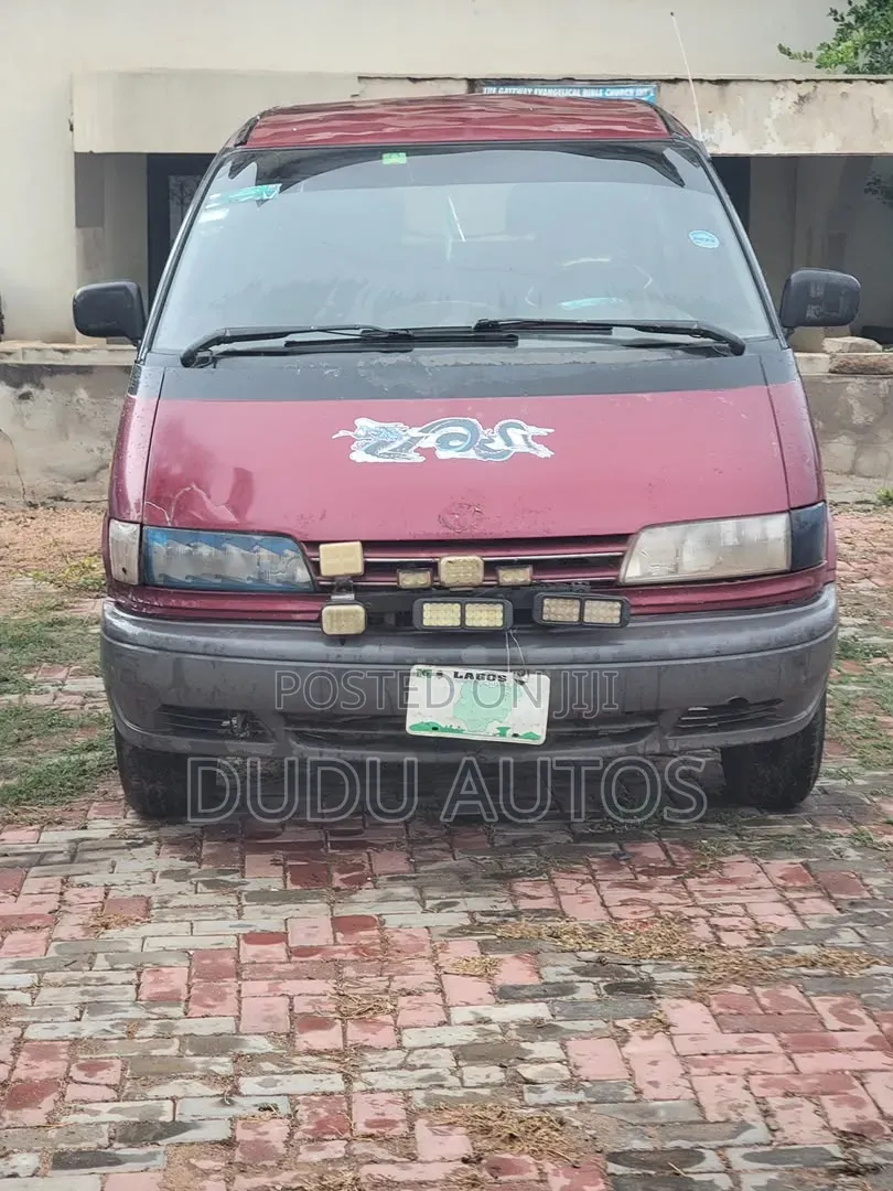 Toyota Quantum 2000 Red