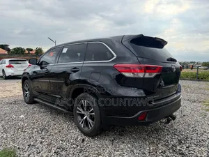 Toyota Highlander LE 4x4 V6 (3.5L 6cyl 8A) 2018 Black