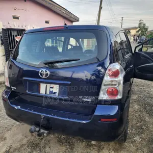 Toyota Verso 2009 Blue