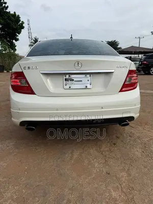 Mercedes-Benz C300 Sport 4Matic Sedan AWD (3.0L 6cyl 7A) 2011 White