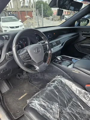 Lexus LS 2018 Gold