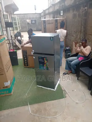 Hisense Contemporary Refrigerator Freezer Designed for Convenient Food