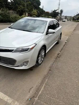 Toyota Avalon Limited 4dr Sedan (3.5L 6cyl 6A) 2014 White