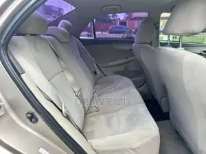 Toyota Corolla LE 4dr Sedan (1.8L 4 cyl 4A) 2009 Gold