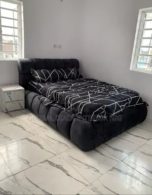 Modern 4.5by6 Bubble Padded Bedframe