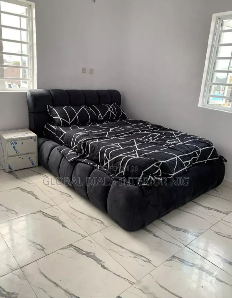 Modern 4.5by6 Bubble Padded Bedframe
