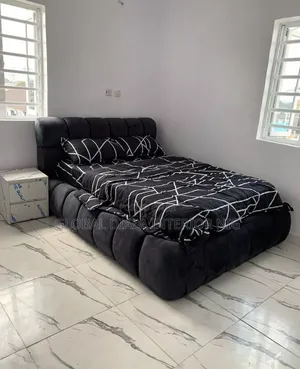 Modern 4.5by6 Bubble Padded Bedframe