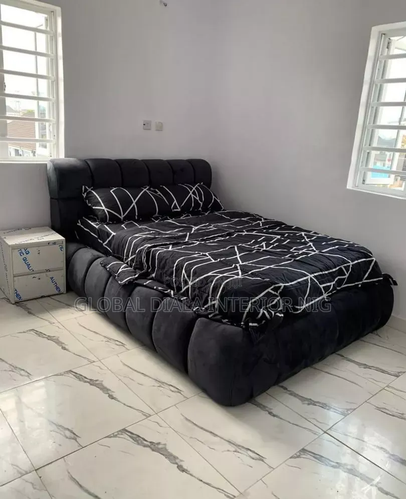 Modern 4.5by6 Bubble Padded Bedframe