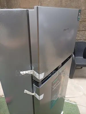 Hisense Modern Home Fridge Freezer With Spacious Shelving