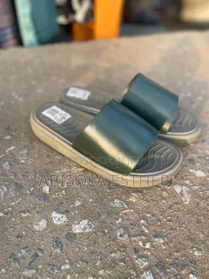 Trendy Men Slides – Everyday Comfort & Style