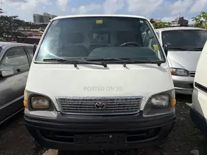 Toyota HiAce 2003 White