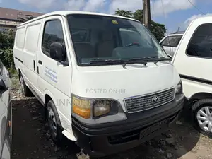 Toyota HiAce 2003 White