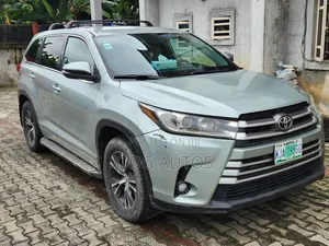 Toyota Highlander LE 4x2 (2.7L 4cyl 6A) 2018 Green