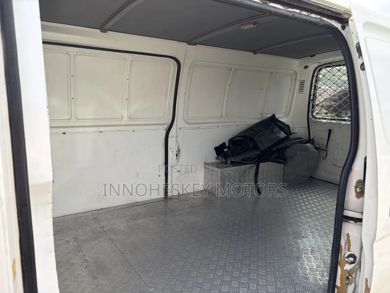 Toyota HiAce 2003 White