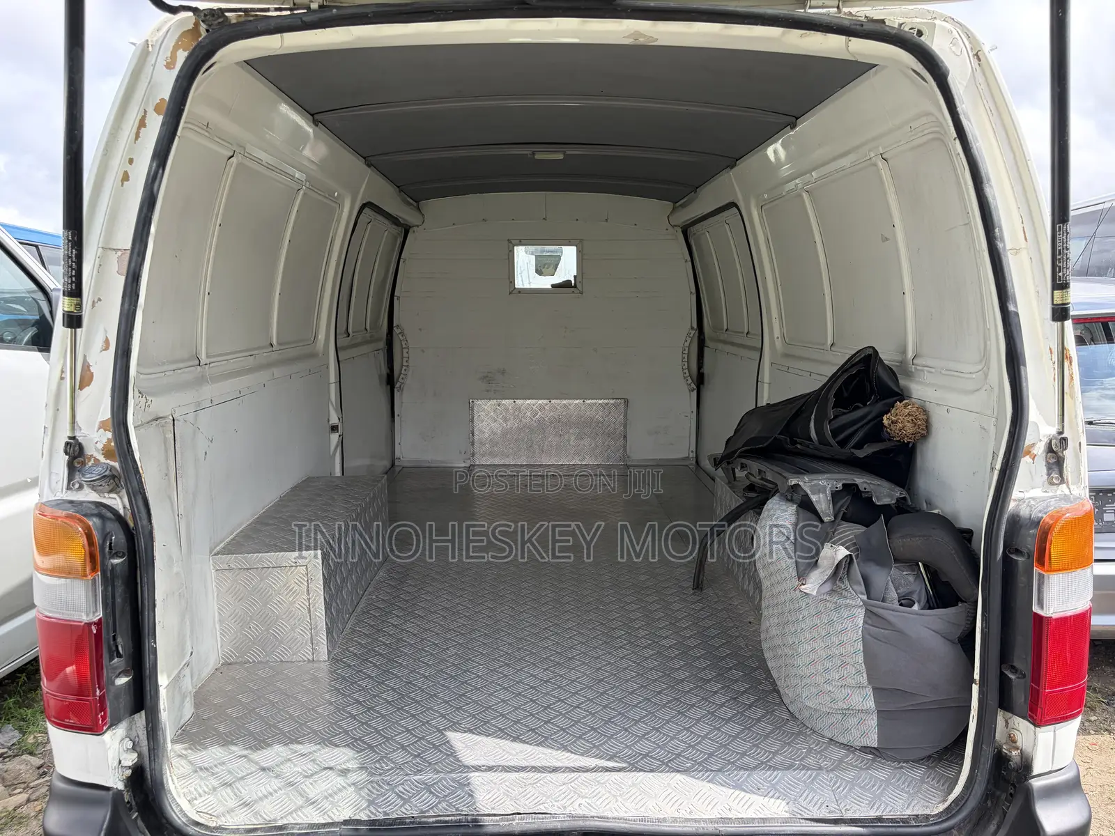 Toyota HiAce 2003 White