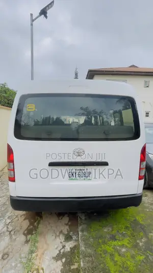 Toyota Grand HiAce 2002 White