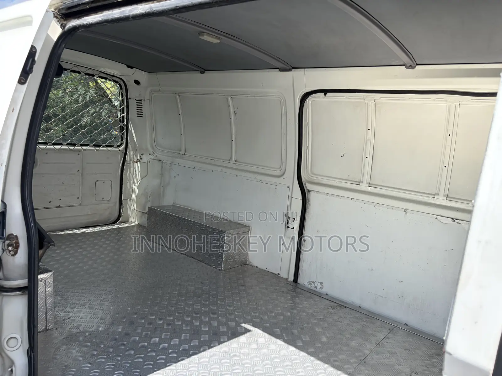 Toyota HiAce 2003 White