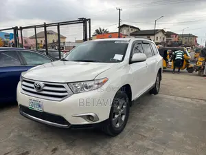 Toyota Highlander 2.7L 2WD 2013 White