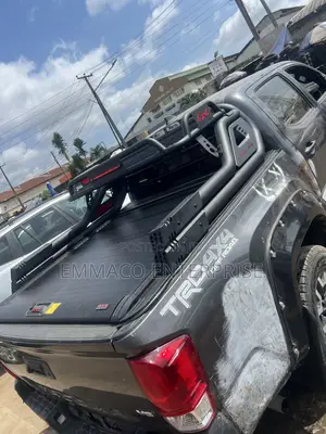 Rolling Boot Cover With Rugged Spoiler for Tacoma