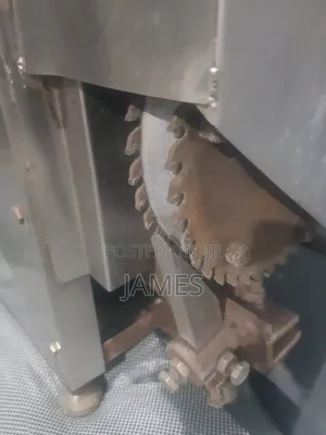 Coconut Dehusking Machine