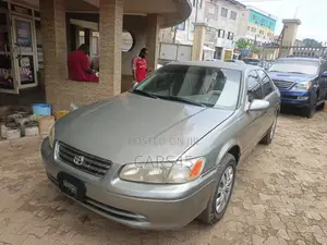 Toyota Camry 2001 Gray