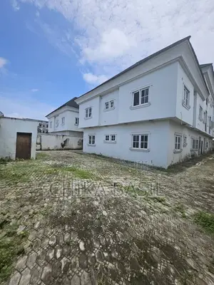 3bdrm Block of Flats in Lekki Phase 2 for sale