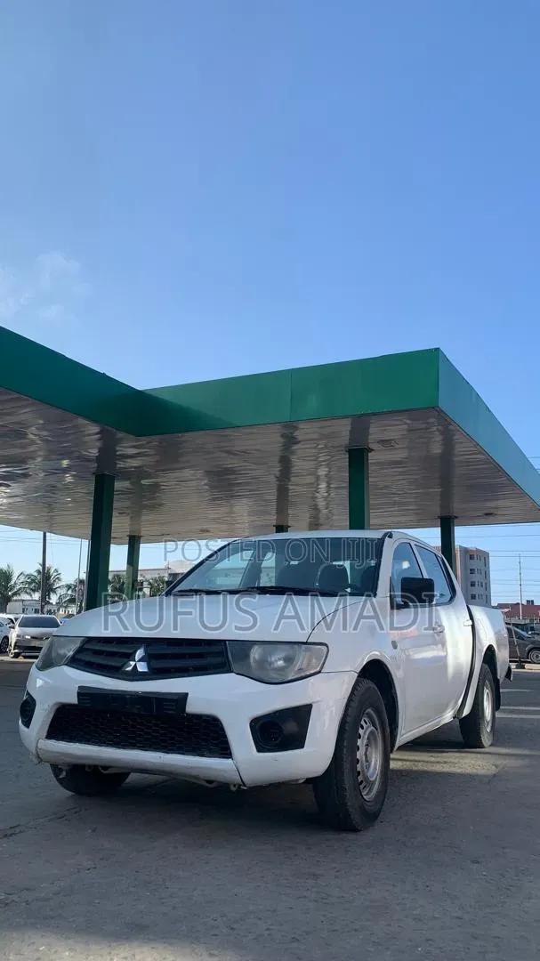 Mitsubishi L200 2010 White