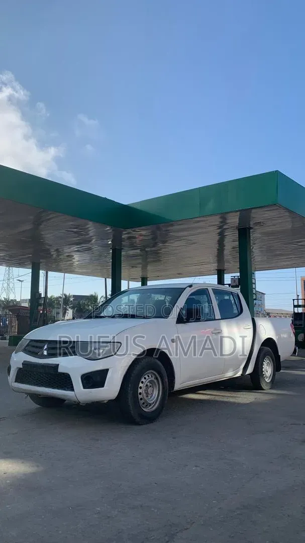 Mitsubishi L200 2010 White