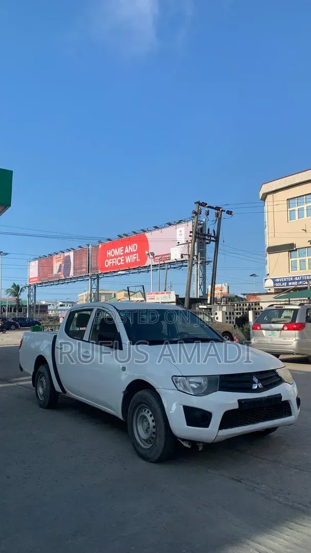 Mitsubishi L200 2010 White