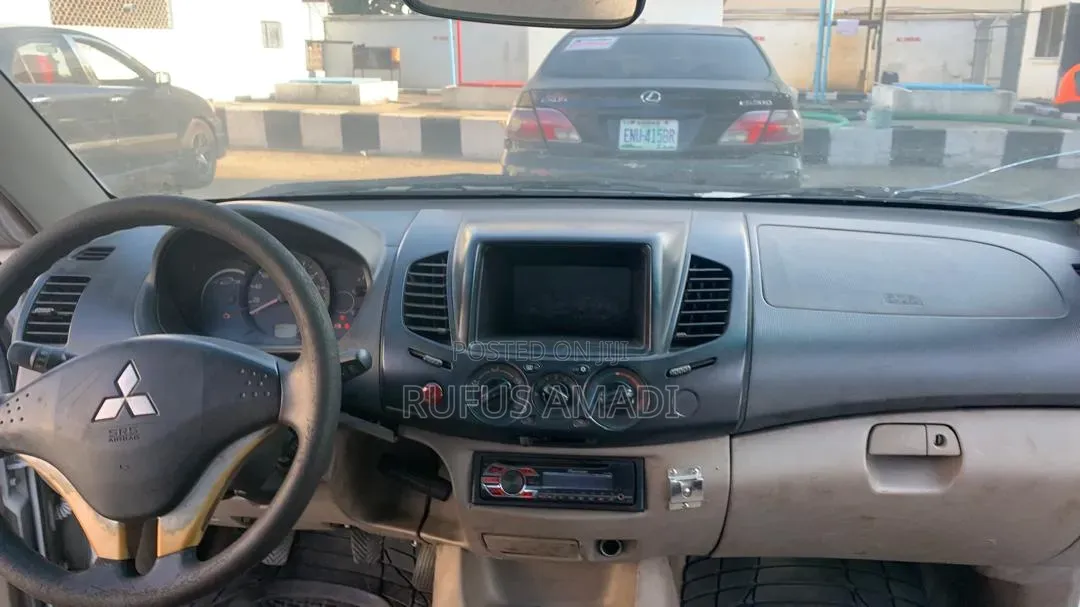 Mitsubishi L200 2010 White
