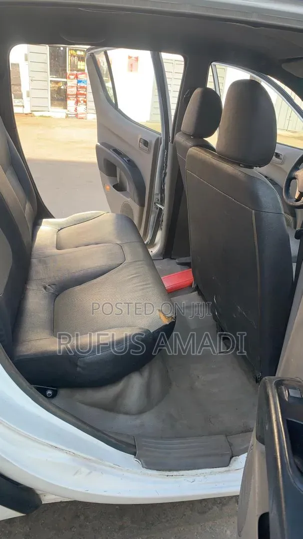 Mitsubishi L200 2010 White
