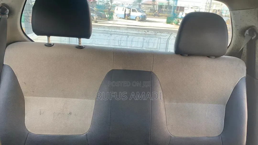 Mitsubishi L200 2010 White
