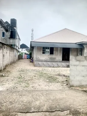 5bdrm Bungalow in Unity Estate, Igando-Oloja for sale