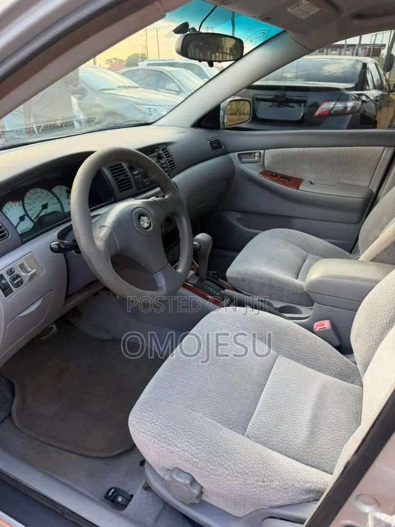 Toyota Corolla LE 2004 Silver
