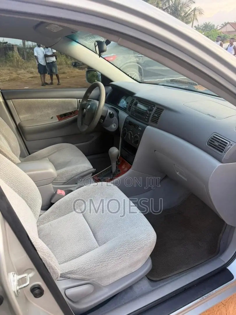 Toyota Corolla LE 2004 Silver