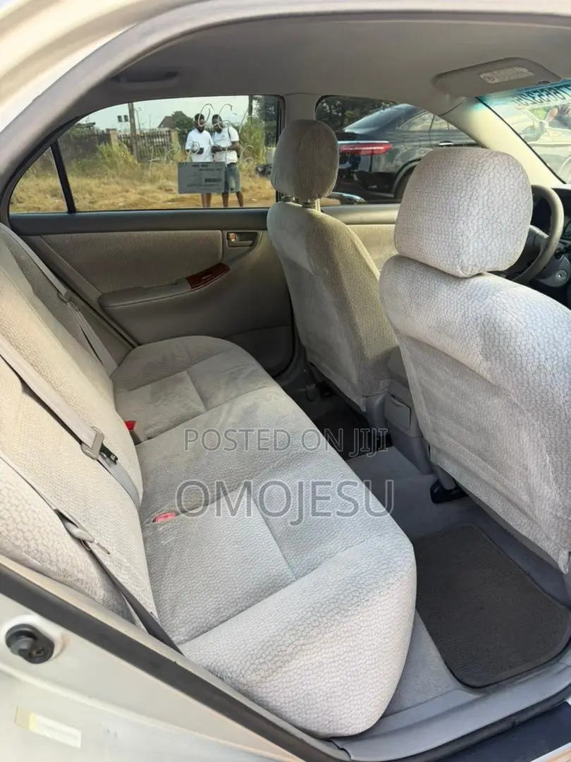 Toyota Corolla LE 2004 Silver