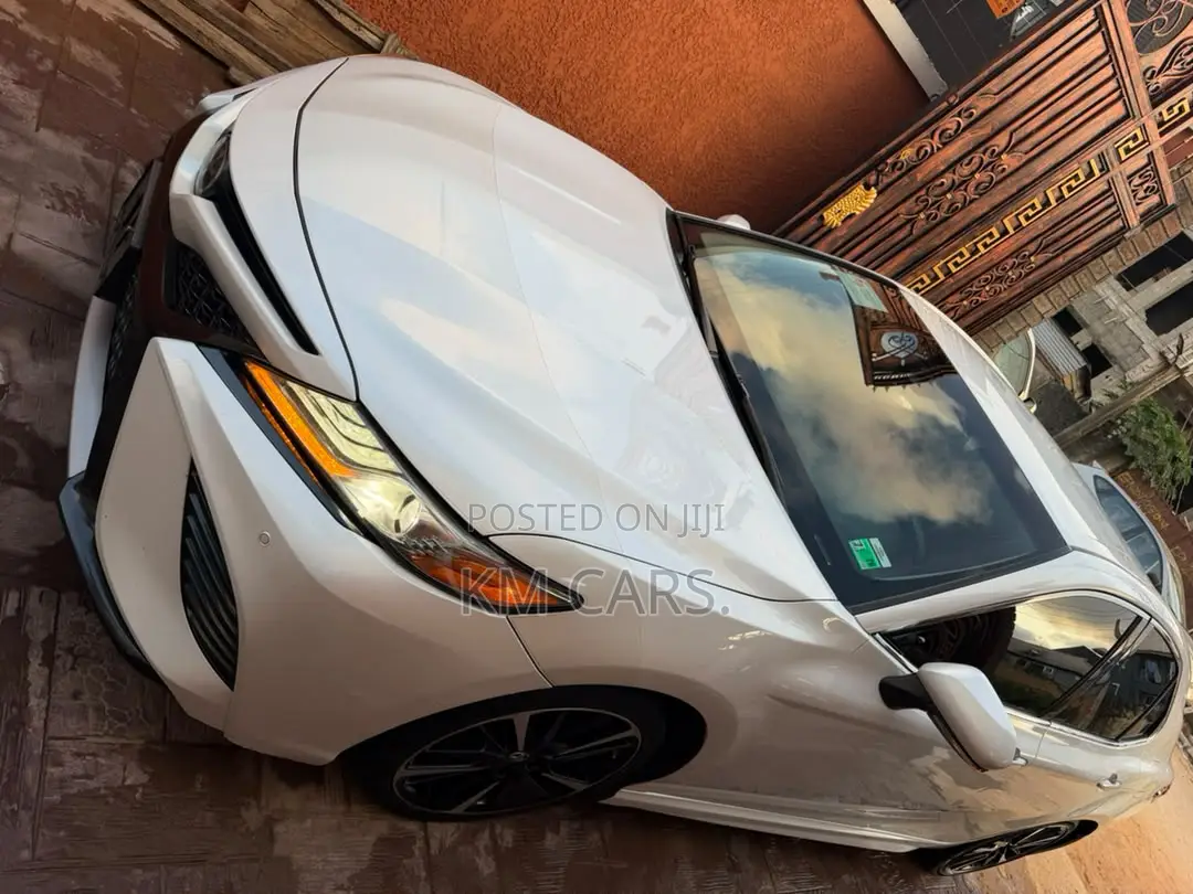 Toyota Camry 2018 White
